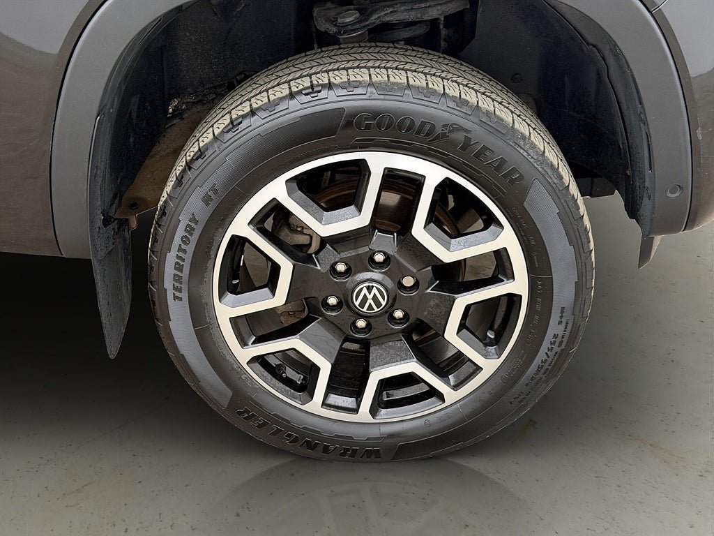 Vehicle Image 32