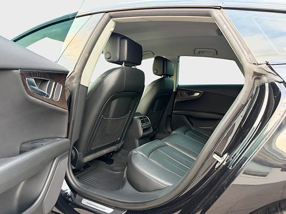 Vehicle Image 33