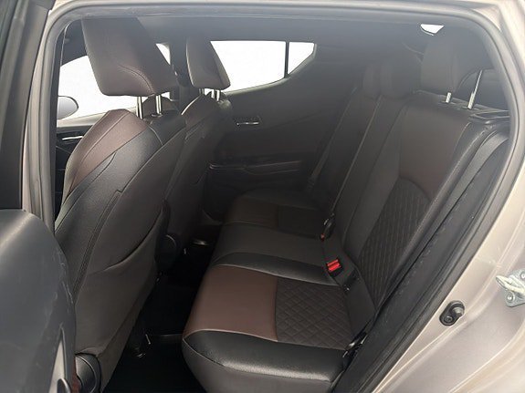 Vehicle Image 12