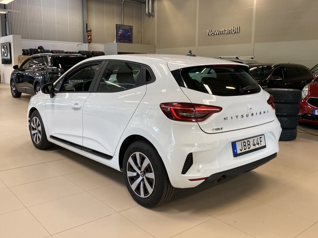 Vehicle Image 6
