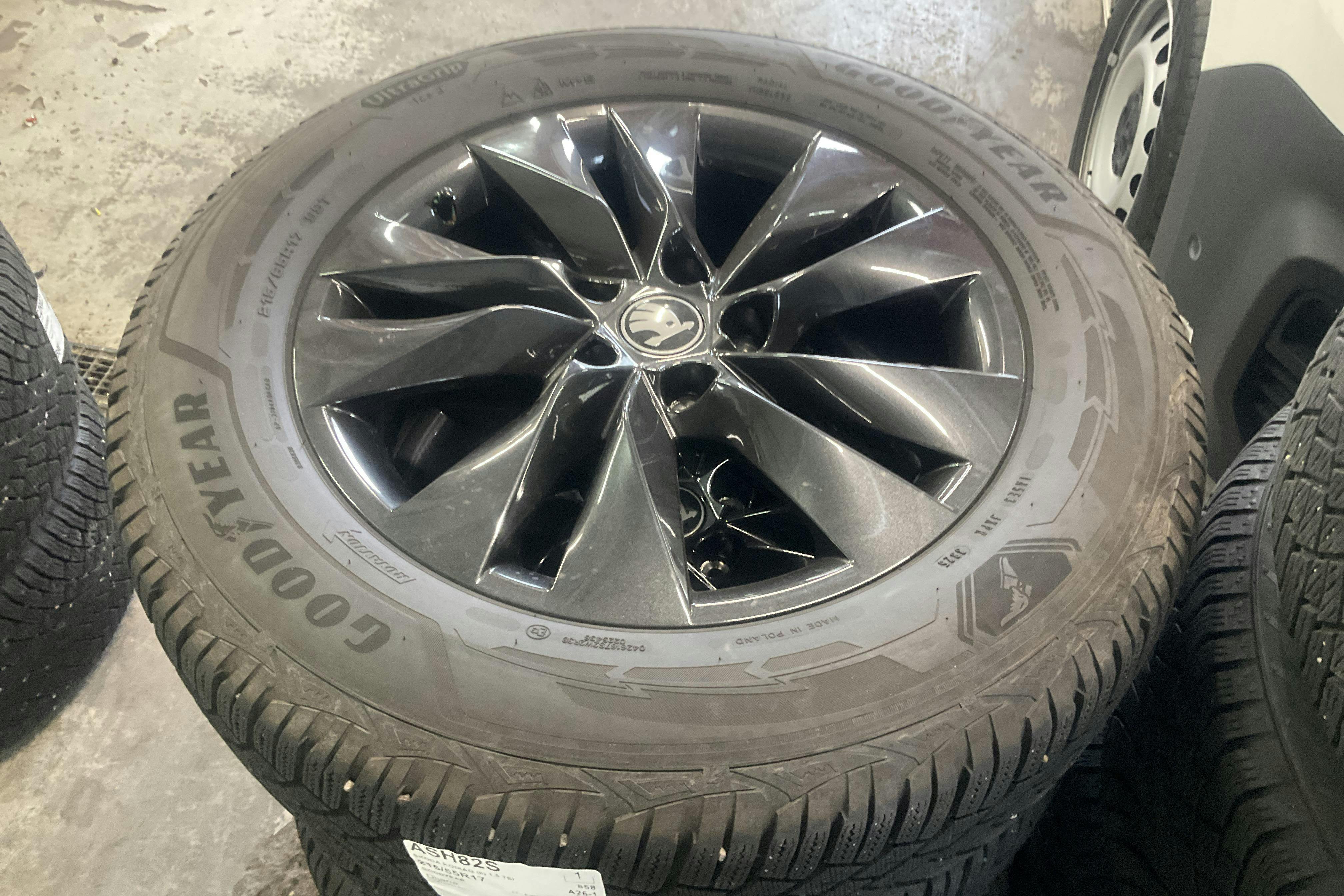 Vehicle Image 18