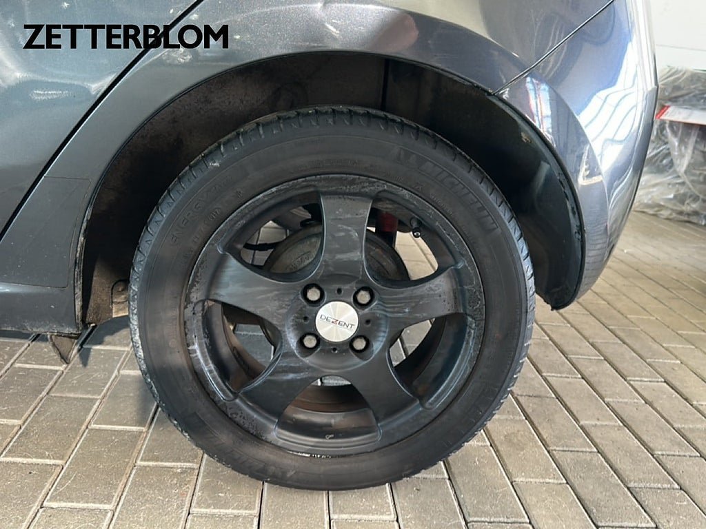 Vehicle Image 12
