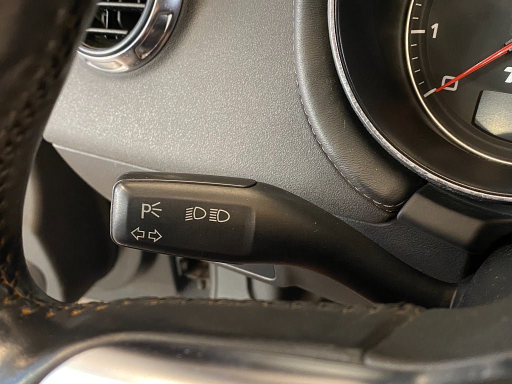 Vehicle Image 32