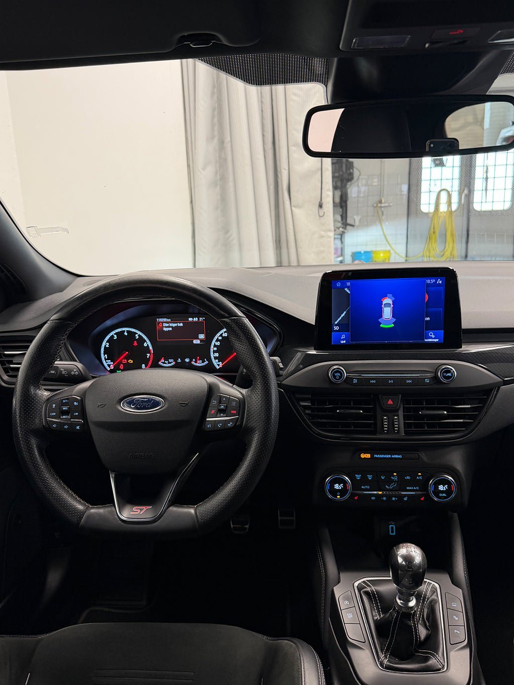 Vehicle Image 11