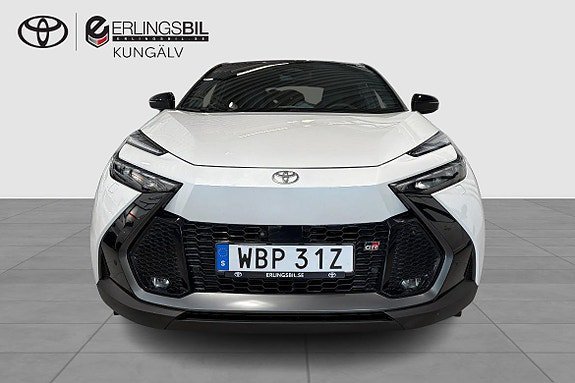 Vehicle Image 6
