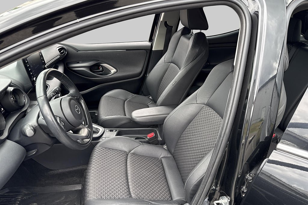 Vehicle Image 8