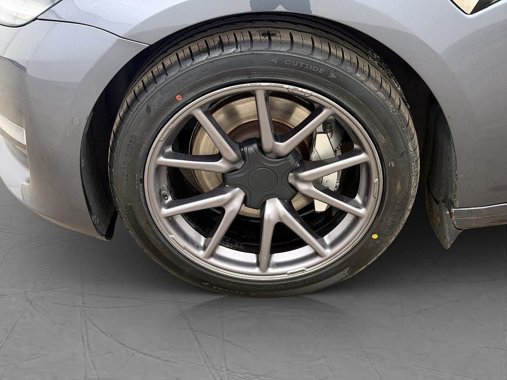 Vehicle Image 32