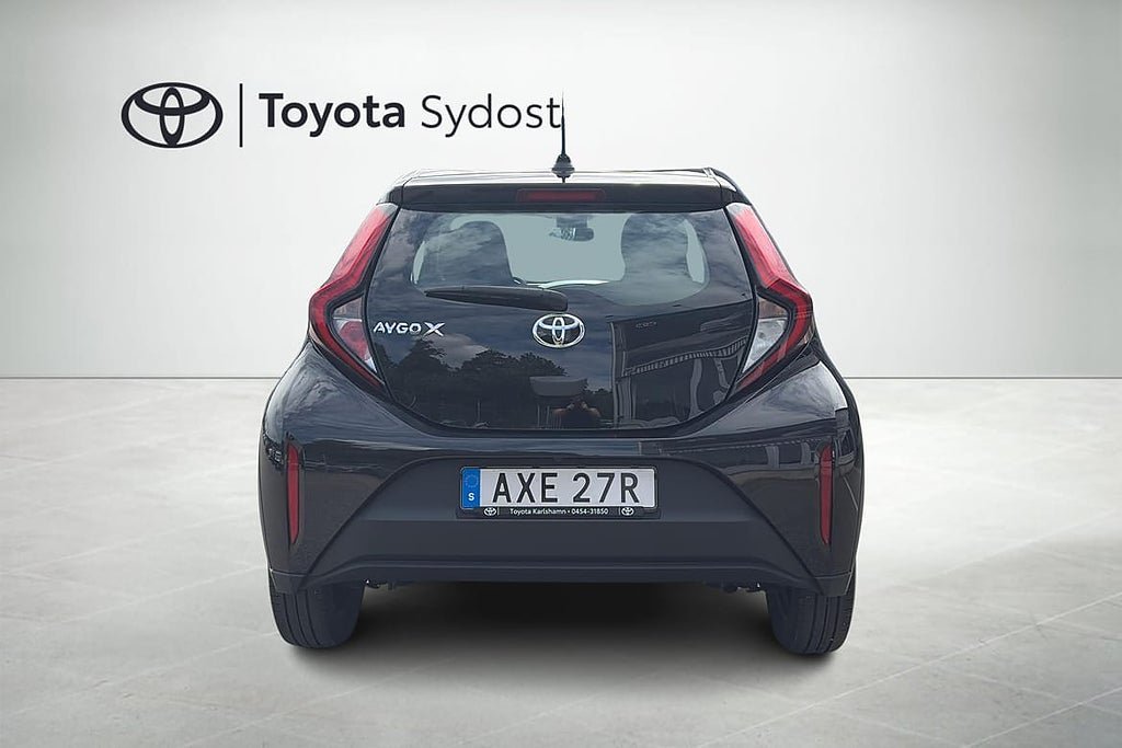 Vehicle Image 6