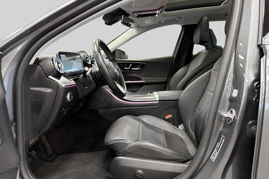 Vehicle Image 16