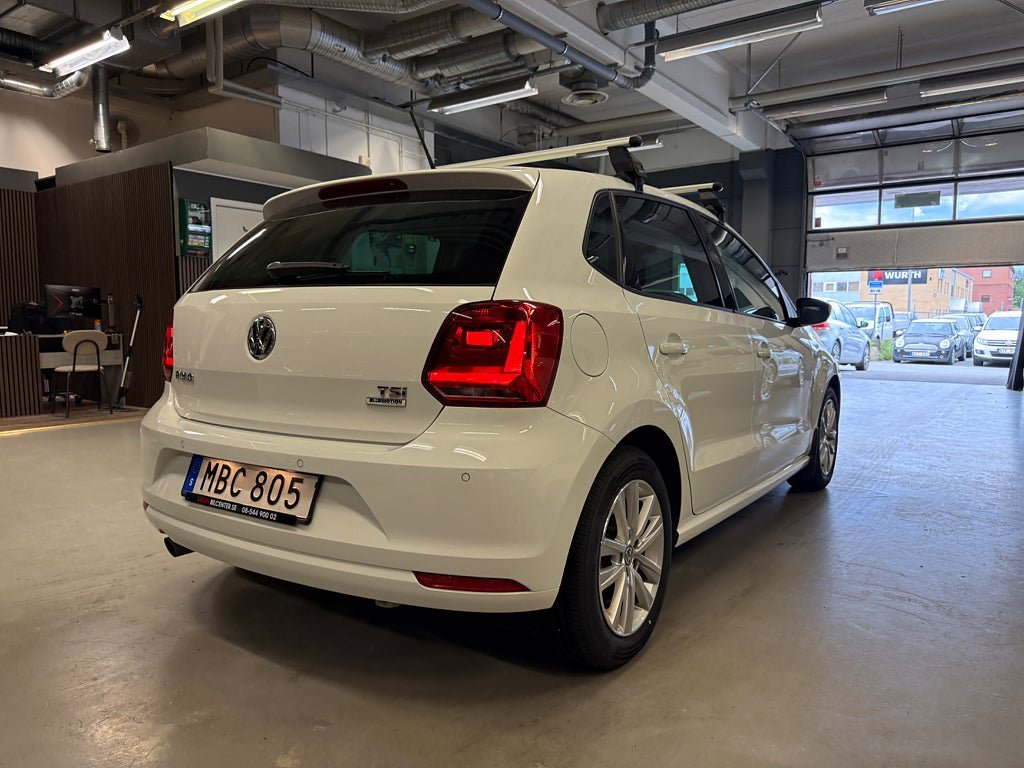 Vehicle Image 6