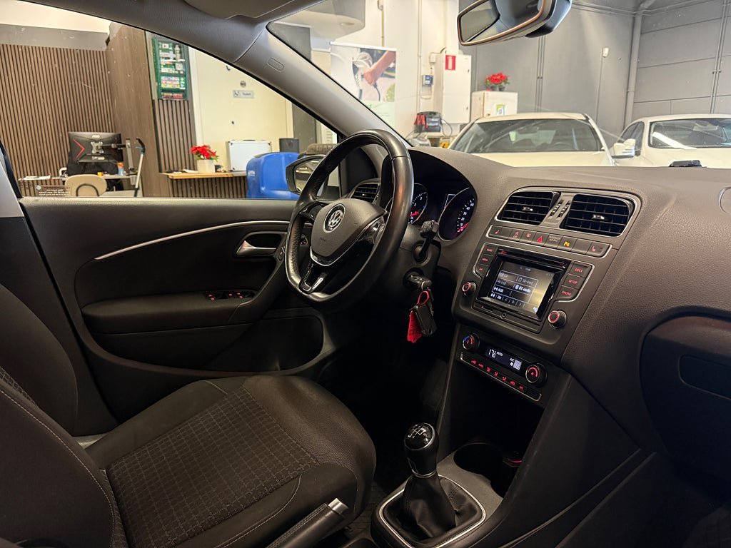 Vehicle Image 14