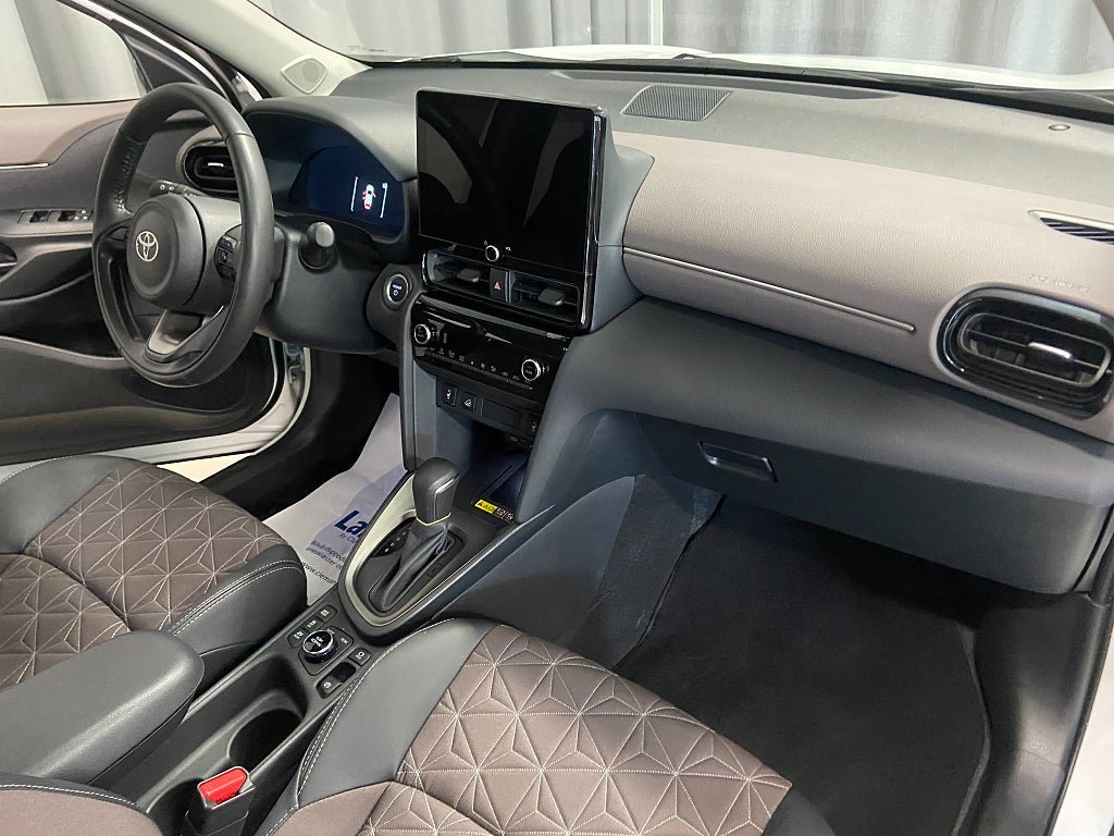 Vehicle Image 14