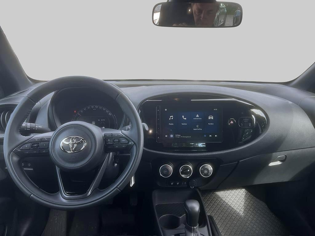 Vehicle Image 8