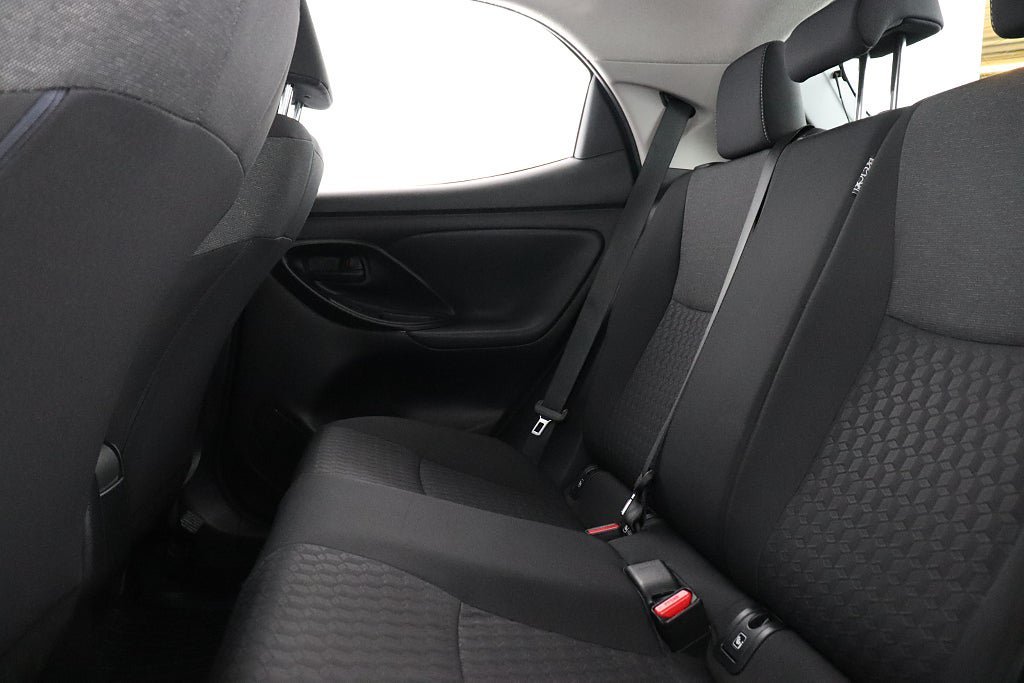 Vehicle Image 16