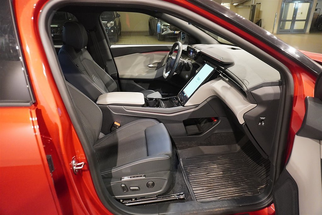 Vehicle Image 16