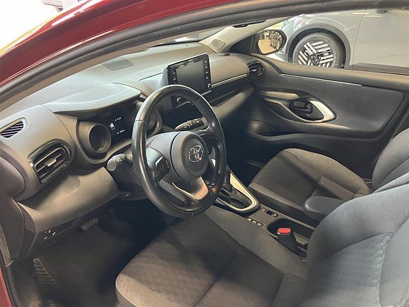 Vehicle Image 9