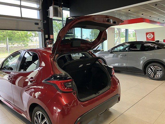 Vehicle Image 10