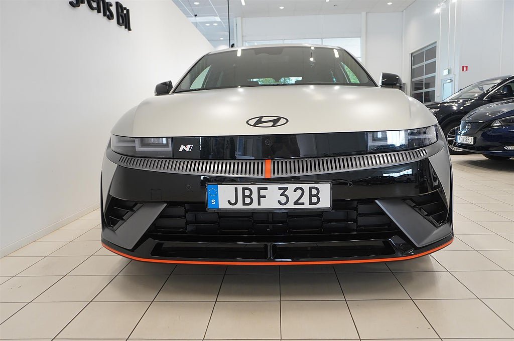 Vehicle Image 6