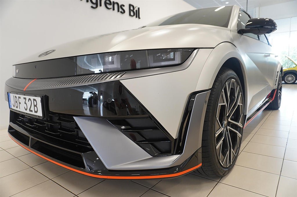 Vehicle Image 8