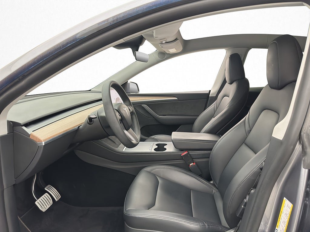 Vehicle Image 13