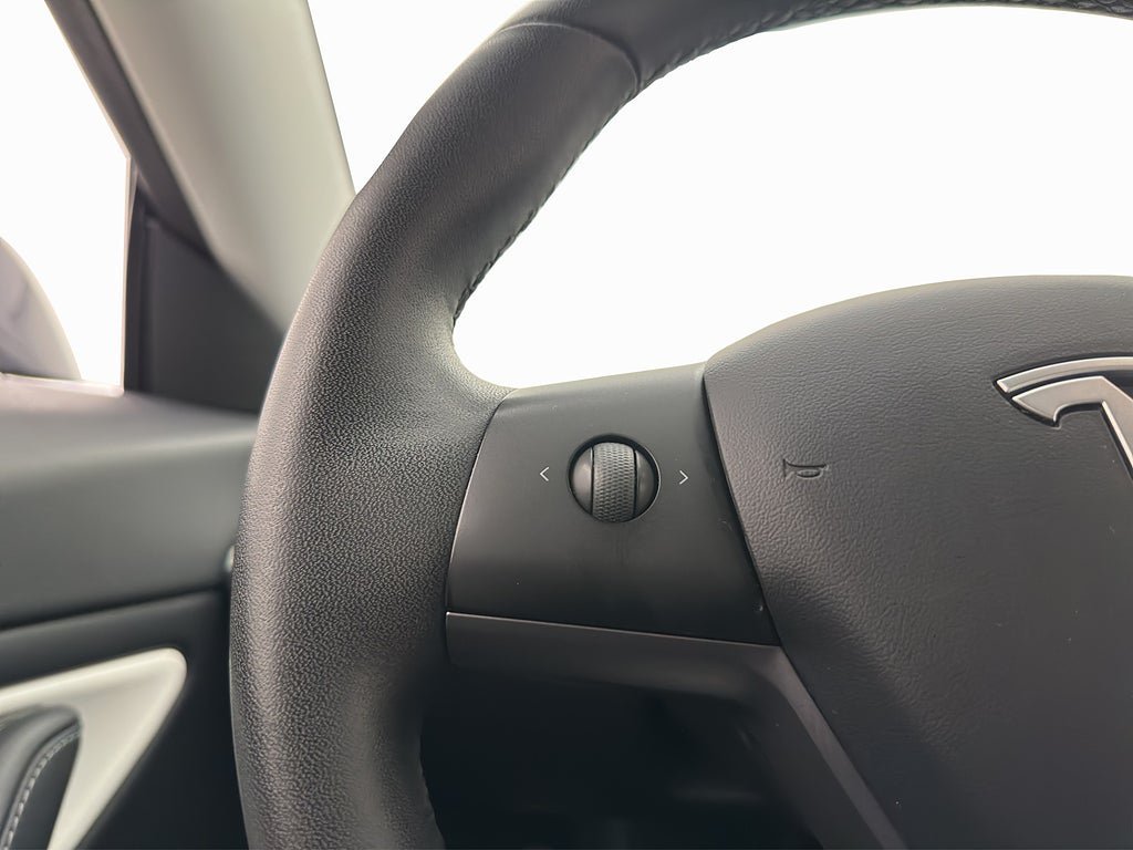 Vehicle Image 26