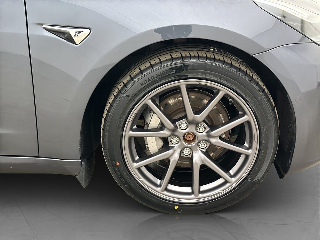 Vehicle Image 32