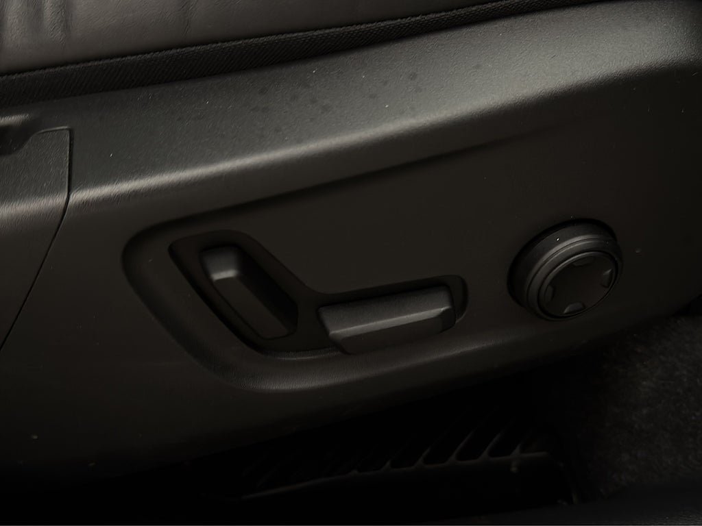 Vehicle Image 24