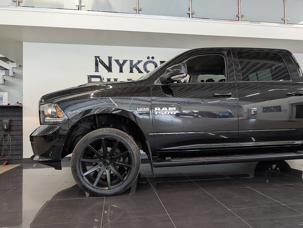 Vehicle Image 10