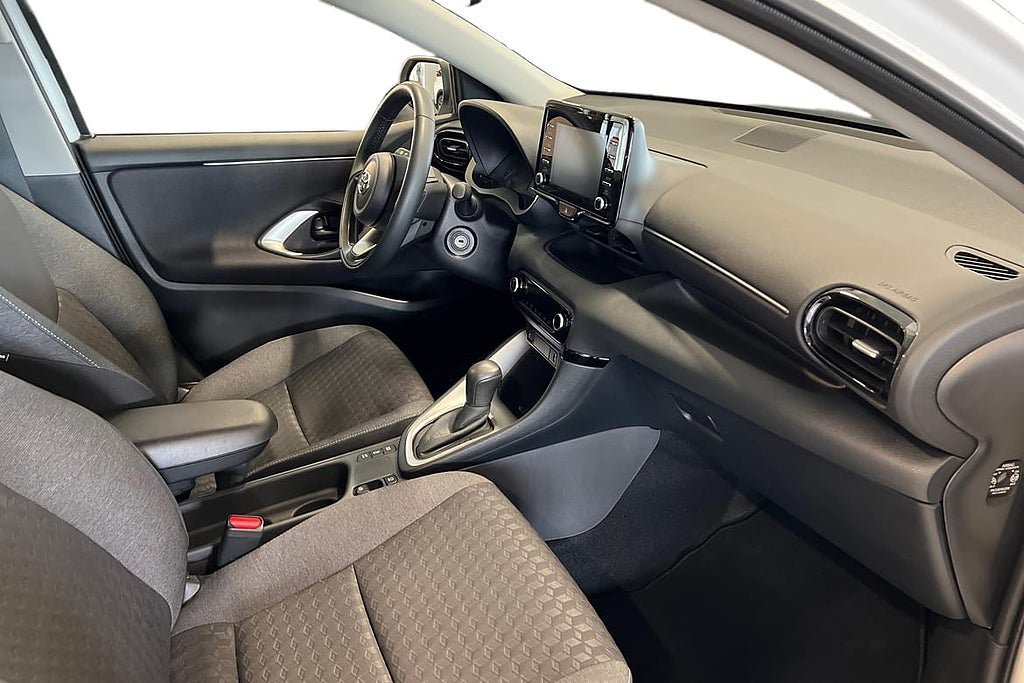Vehicle Image 6