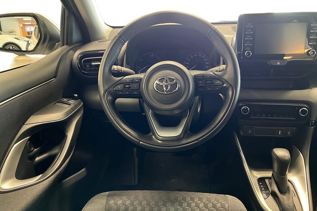 Vehicle Image 9