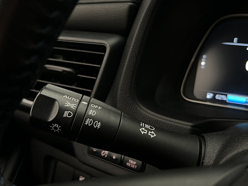 Vehicle Image 25