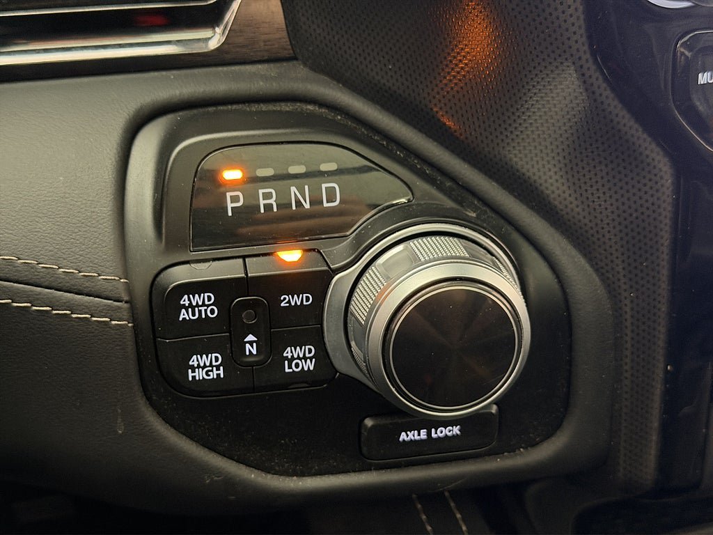 Vehicle Image 24
