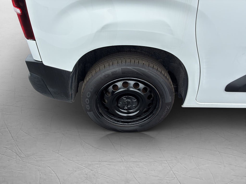 Vehicle Image 23