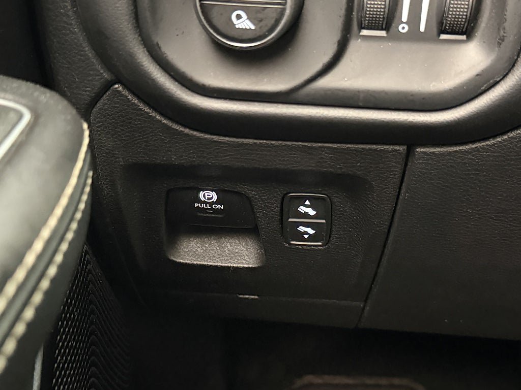 Vehicle Image 35