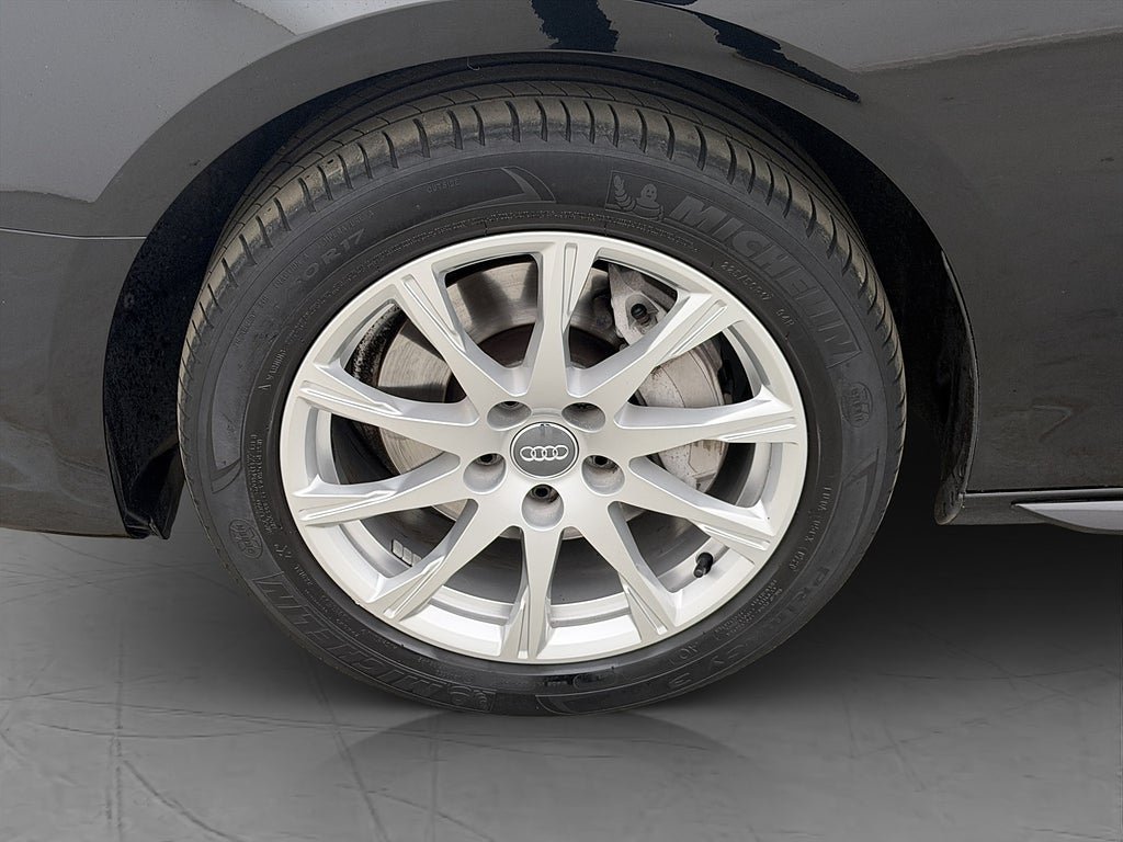 Vehicle Image 30