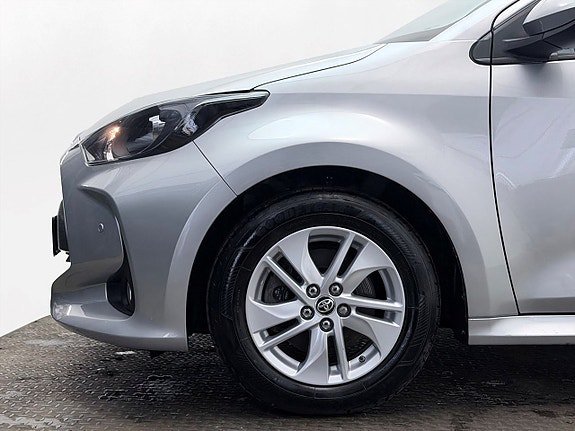 Vehicle Image 11