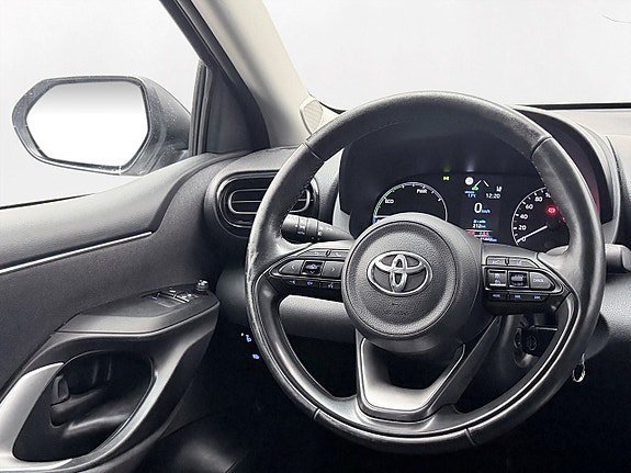 Vehicle Image 16