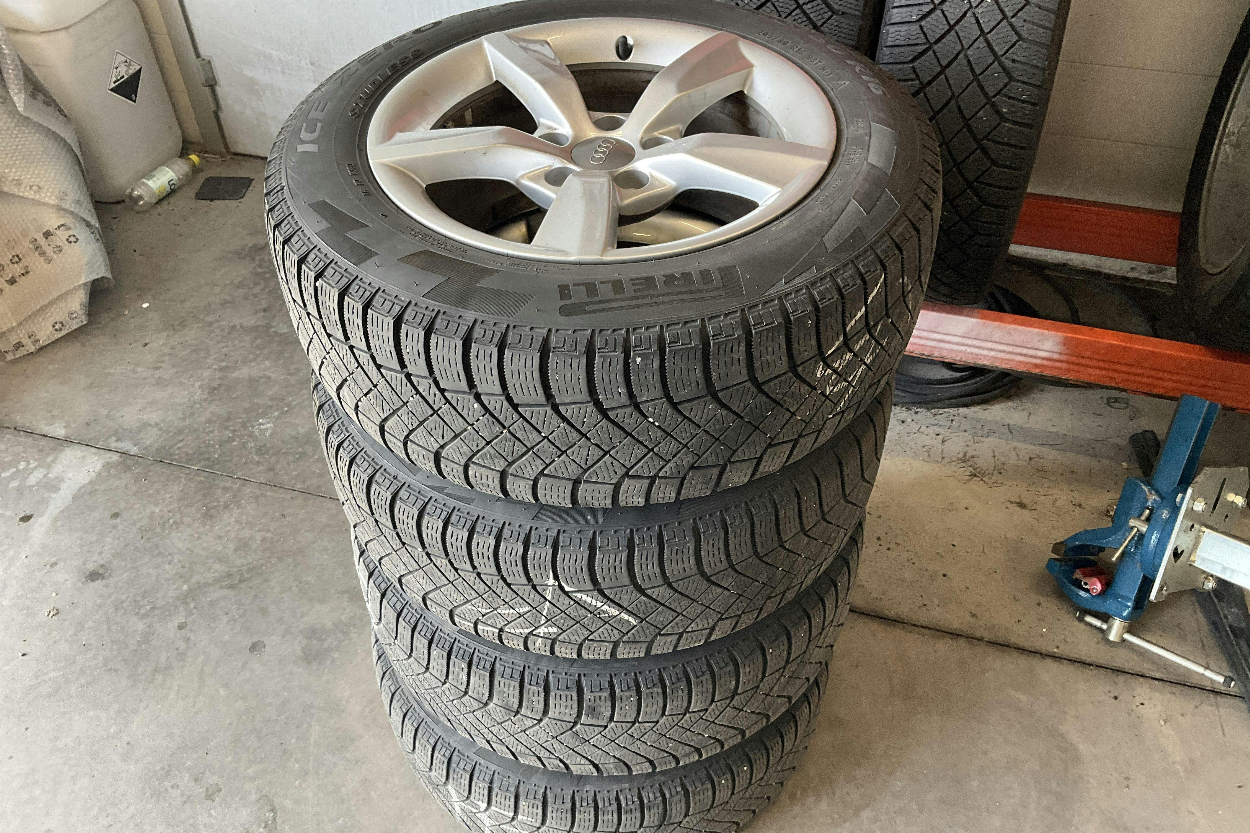 Vehicle Image 16