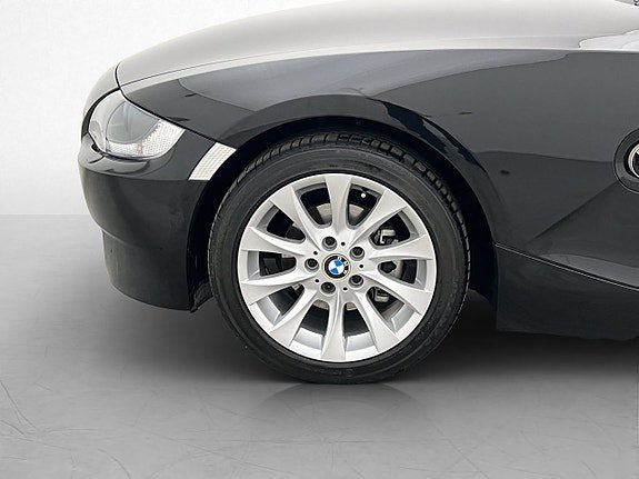 Vehicle Image 23