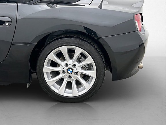Vehicle Image 24