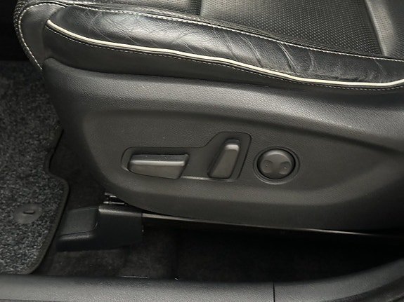 Vehicle Image 28