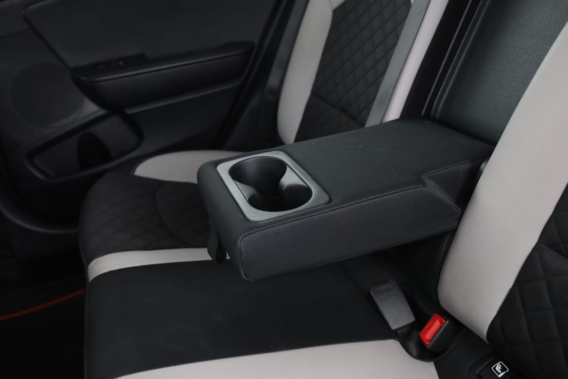 Vehicle Image 38