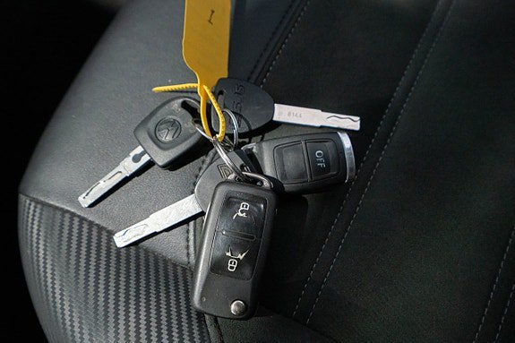 Vehicle Image 11