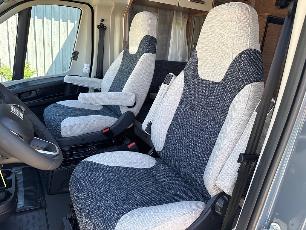 Vehicle Image 32
