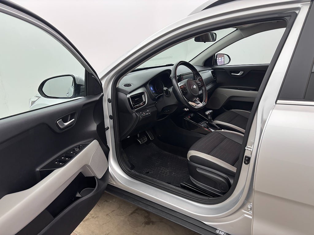 Vehicle Image 12