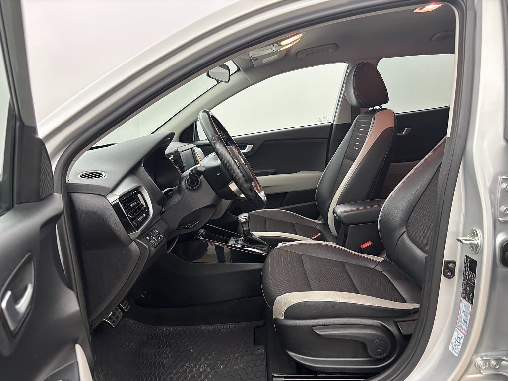 Vehicle Image 13