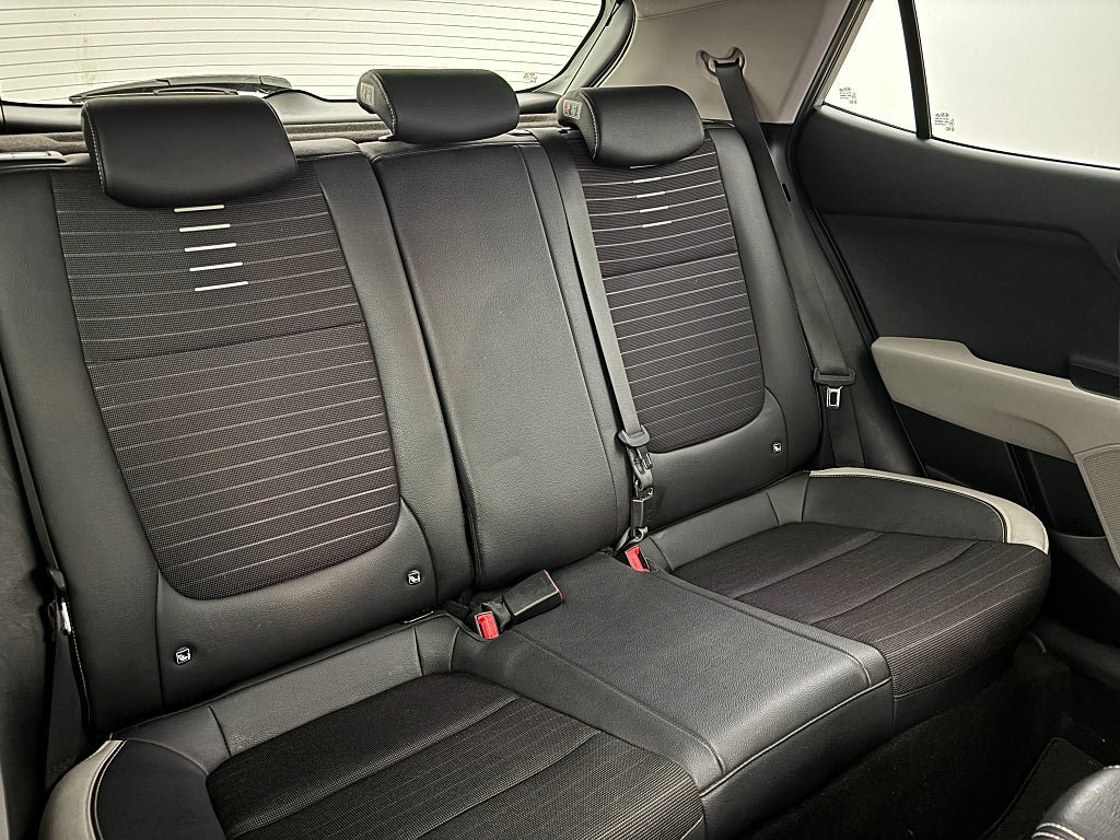 Vehicle Image 23