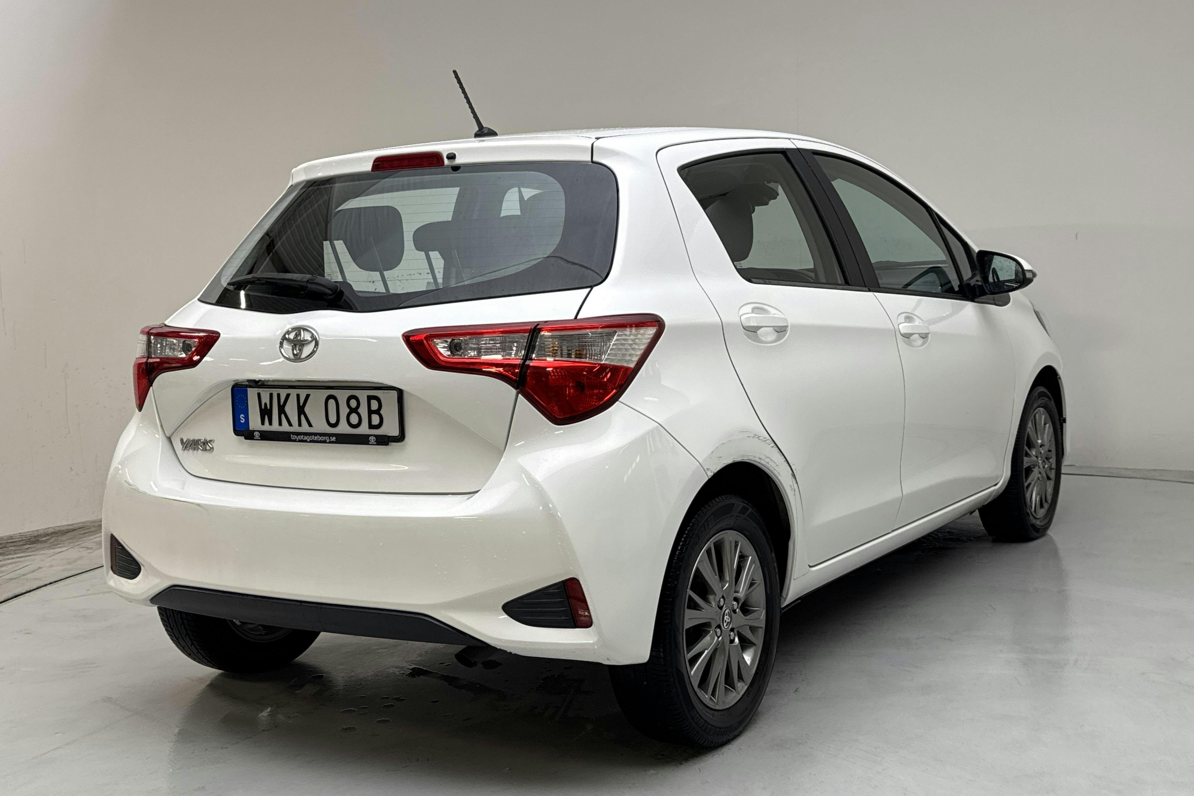 Vehicle Image 3