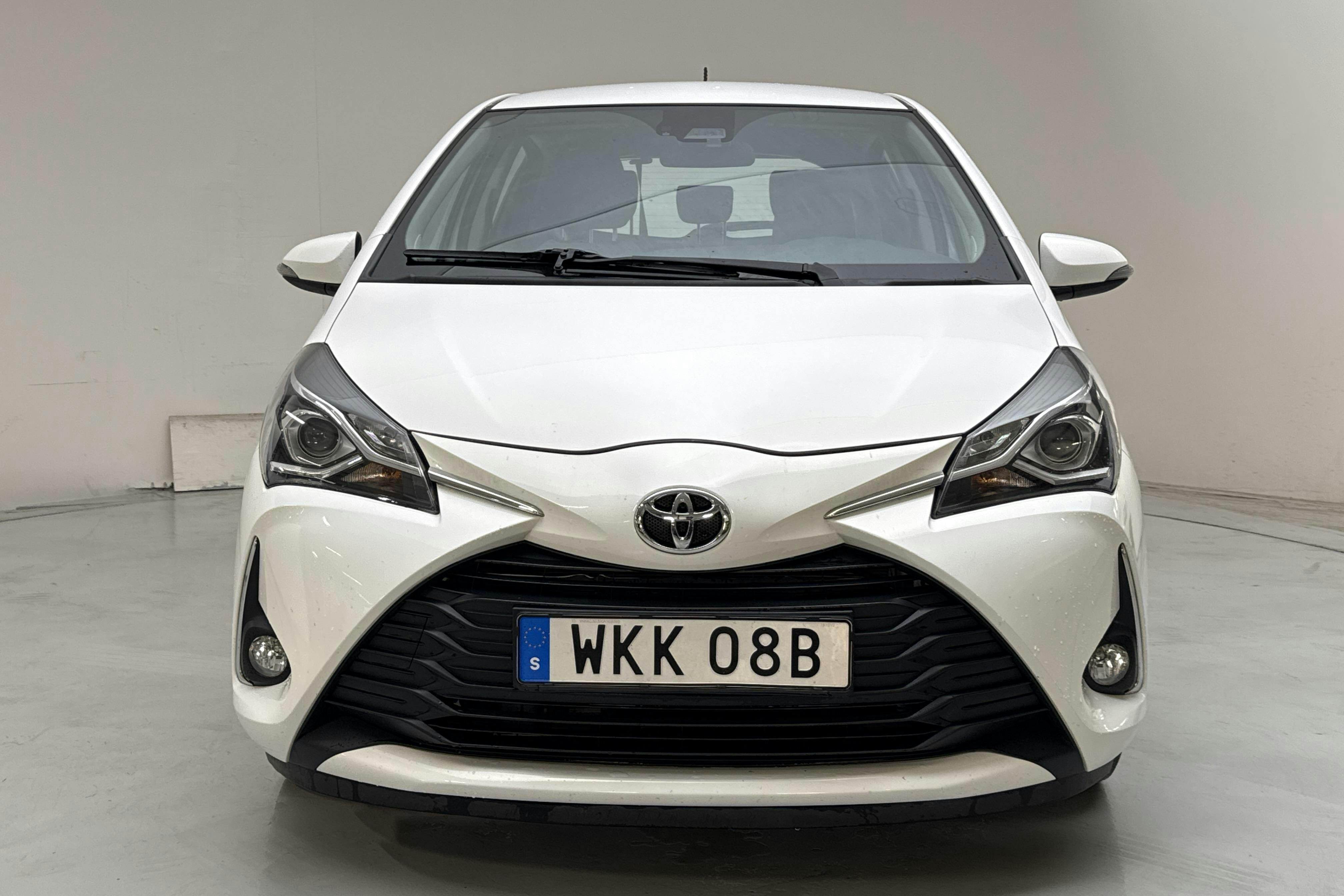 Vehicle Image 4