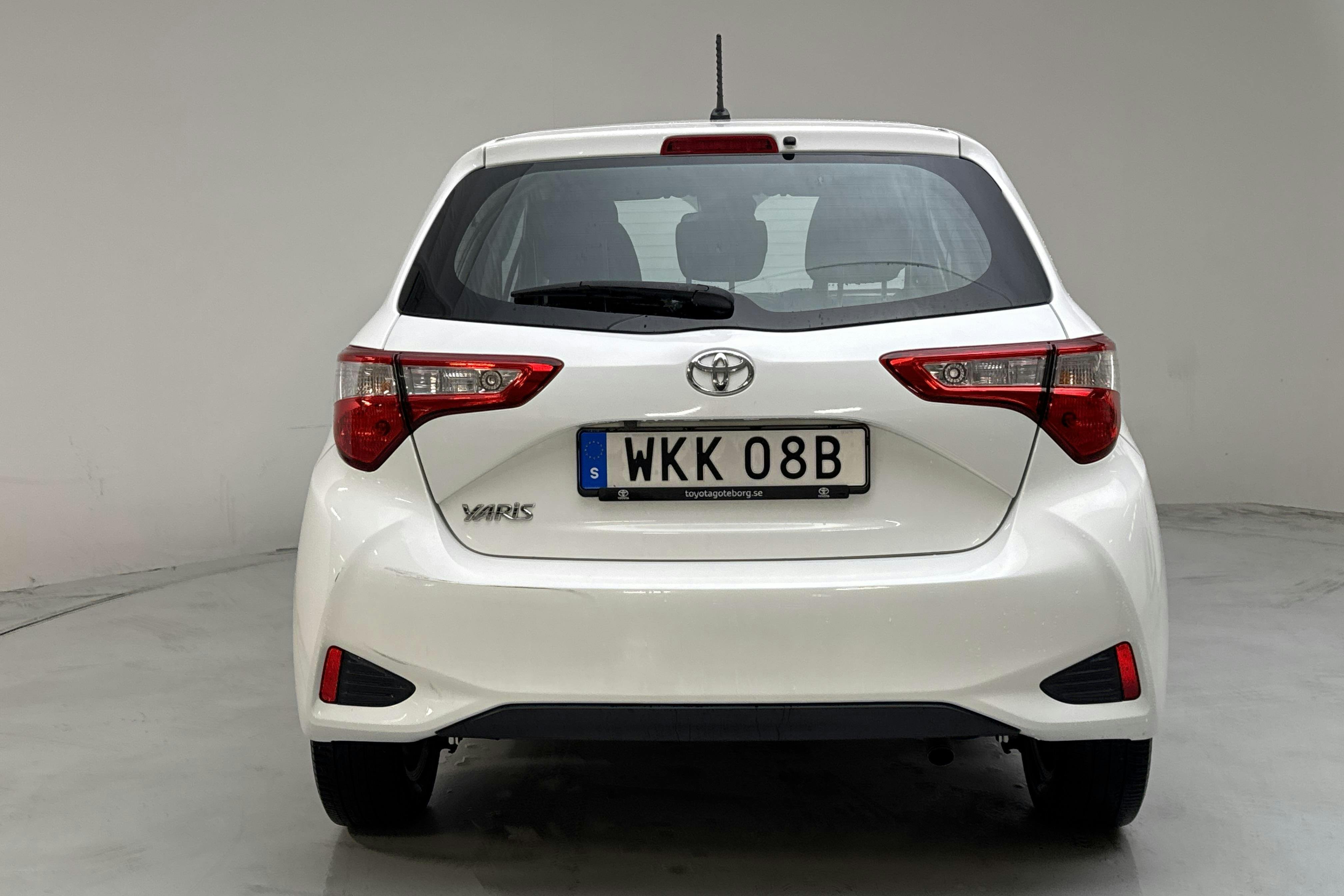 Vehicle Image 5